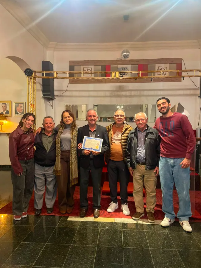 Participantes reunidos durante encontro institucional e cultural